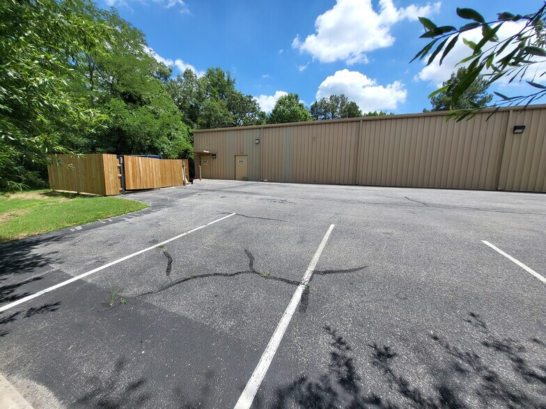 More Photos Of 13199 Greenboro Road, Greensboro Freestanding For Sale