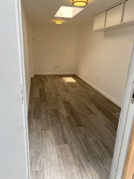 More Photos Of 600 S La Brea Ave, Los Angeles Storefront Retail Residential For Sale