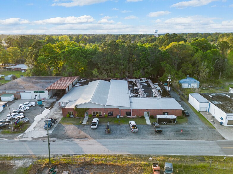 More Photos Of 580 Sw Broad St, Jesup Light Manufacturing For Sale