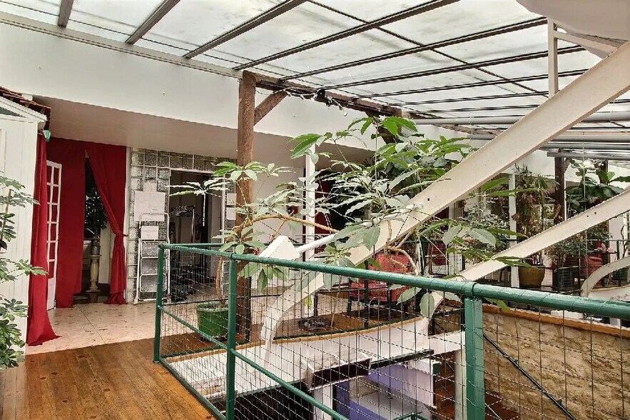 More Photos Of 98 Rue Jean-Pierre Timbaud, Paris Office For Sale