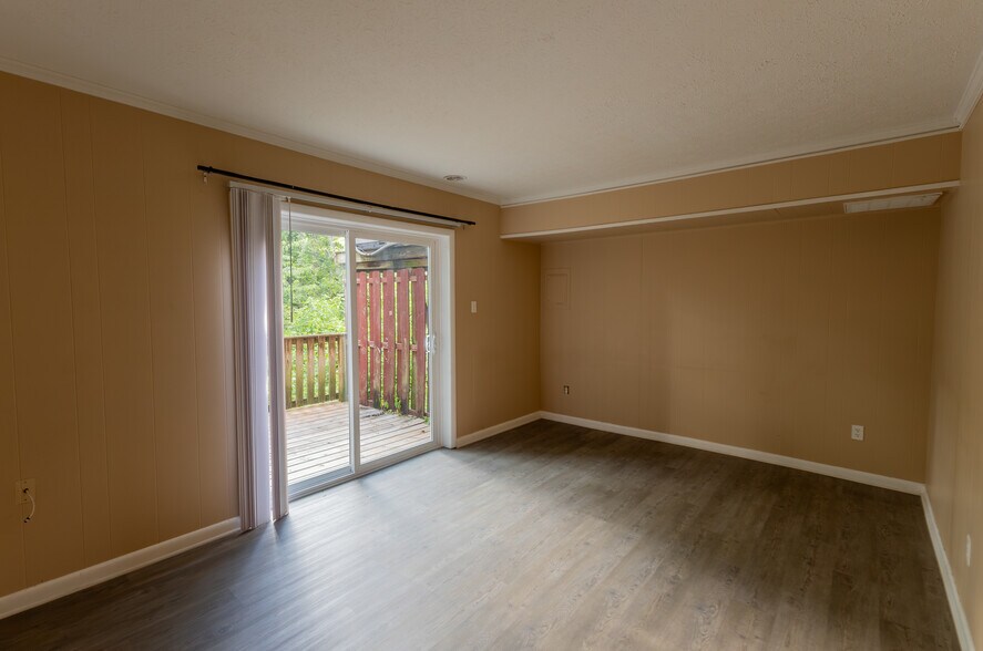 More Photos Of 105 Windy Cir, Franklin Multifamily For Sale