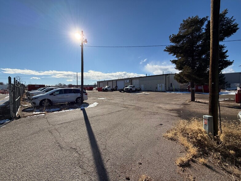 More Photos Of 1408 W Quincy Ave, Englewood Manufacturing For Lease