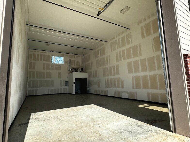 More Photos Of 3770 Francis Cir, Alpharetta Warehouse For Sale