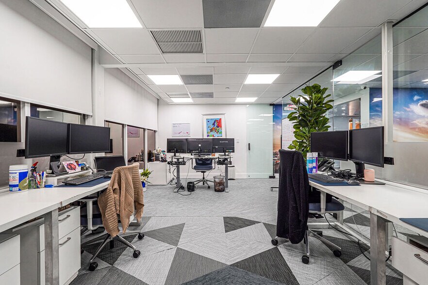 More Photos Of 1110 Brickell Ave, Miami Office For Sale