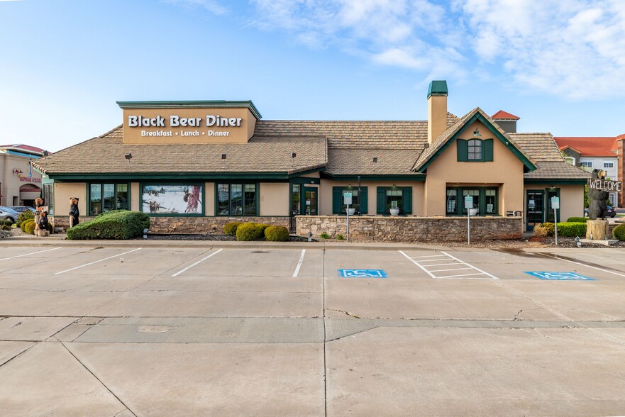 More Photos Of 3015 W Memorial Ave, Oklahoma City Restaurant For Sale