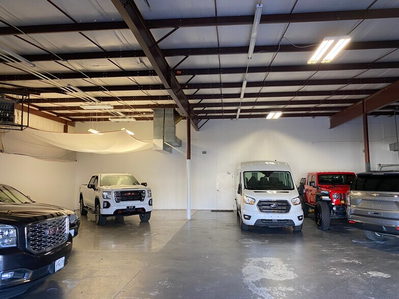 More Photos Of 1955-1959 Phelps St, Springfield Freestanding For Lease