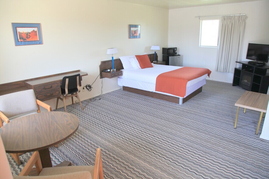 More Photos Of 227 N Hwy 89, Hatch Hotel For Sale