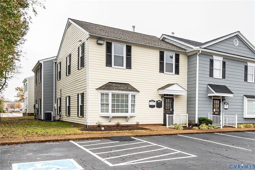 More Photos Of 1241 Mall Dr, North Chesterfield Medical For Lease