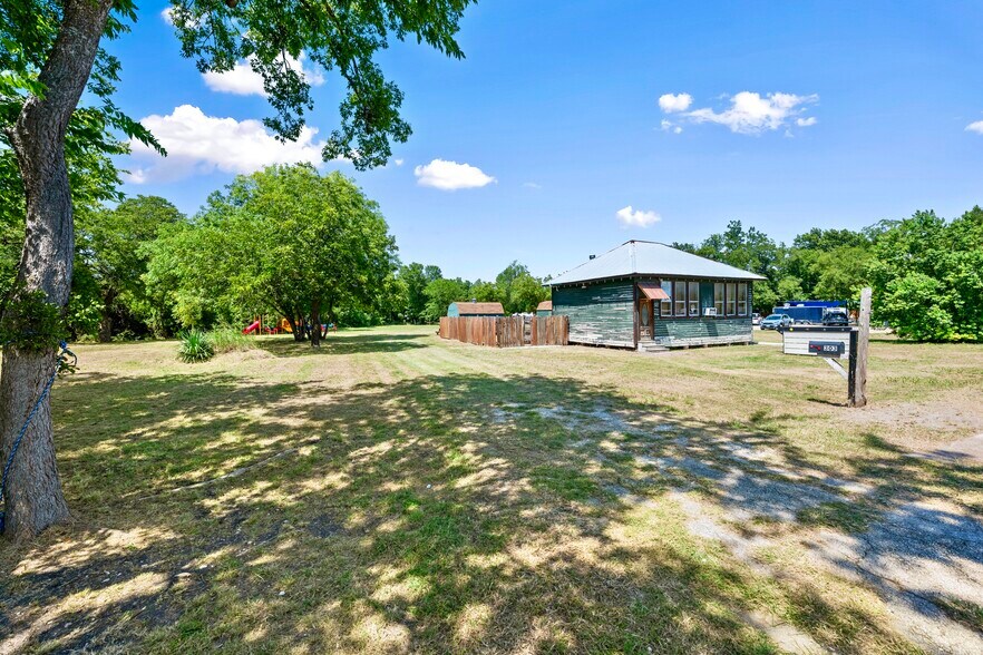 More Photos Of 303 W Broade St, Leander Land For Lease