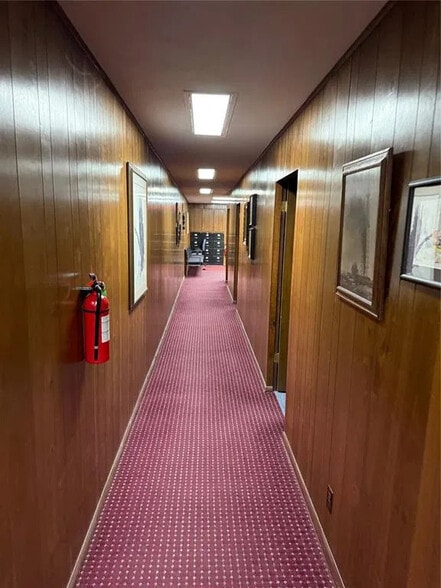 More Photos Of 107 S Wewoka Ave, Wewoka Office For Sale