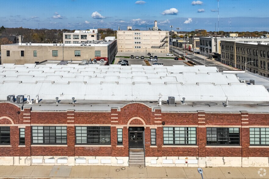 More Photos Of 3212 W Center St, Milwaukee Office Residential For Lease