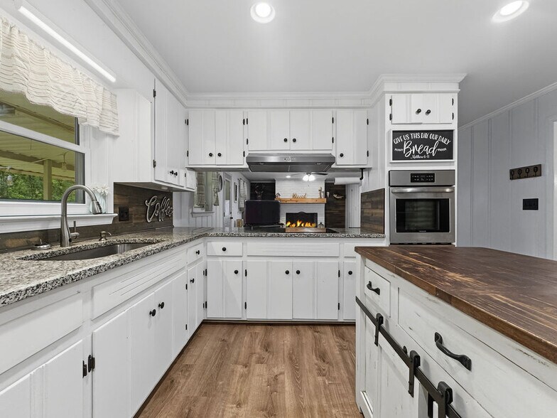 More Photos Of 5602 Highway 69 N, Northport Flex For Sale