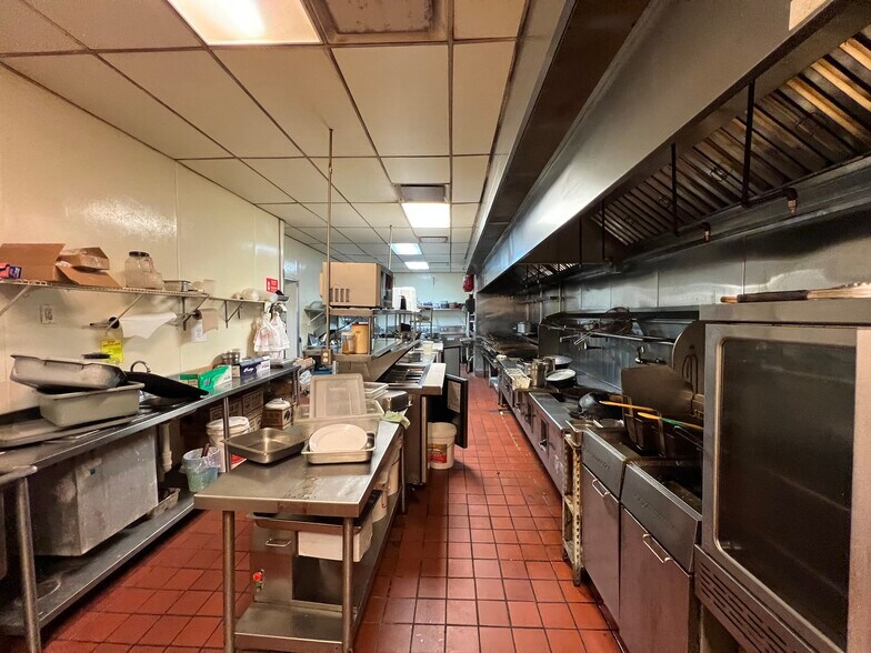 More Photos Of 14902 Northwest Fwy, Houston Unknown For Lease