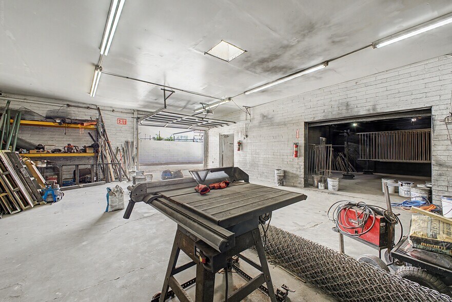 More Photos Of 6819 N 55th Dr, Glendale Warehouse For Lease
