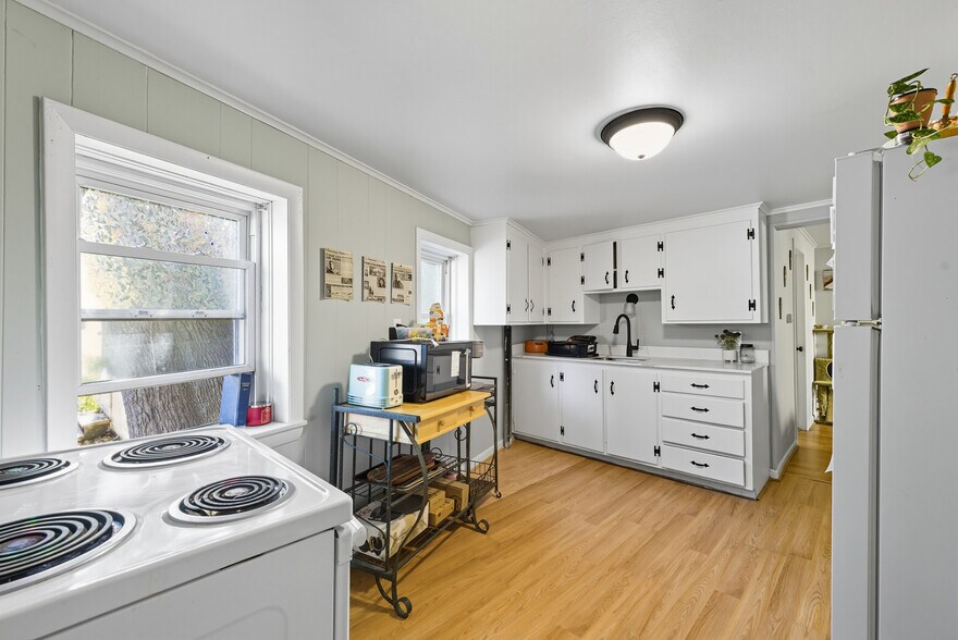 More Photos Of 10 Portland St, South Berwick Storefront Retail Residential For Sale