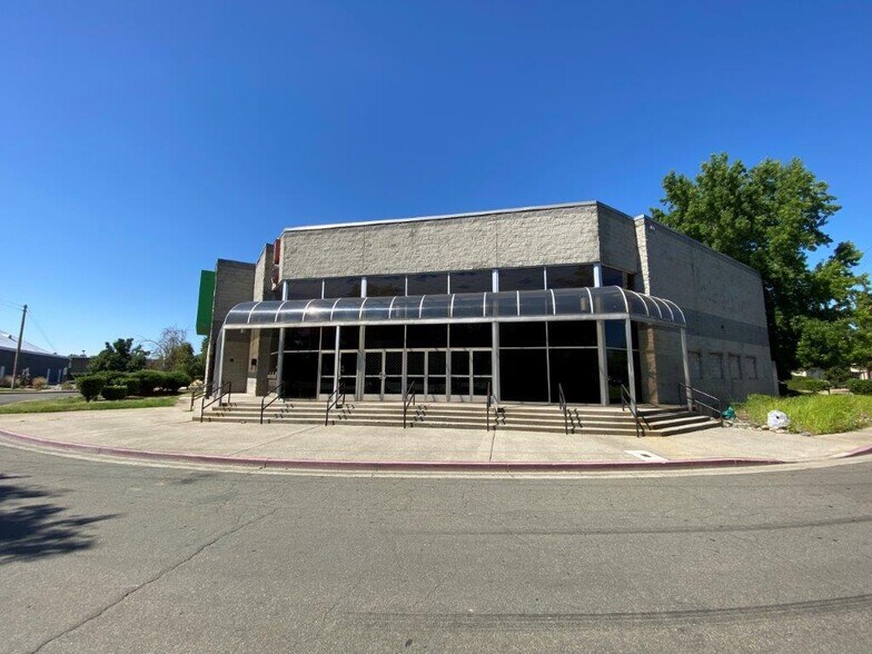 More Photos Of 359 Park Marina Cir, Redding Movie Theatre For Lease