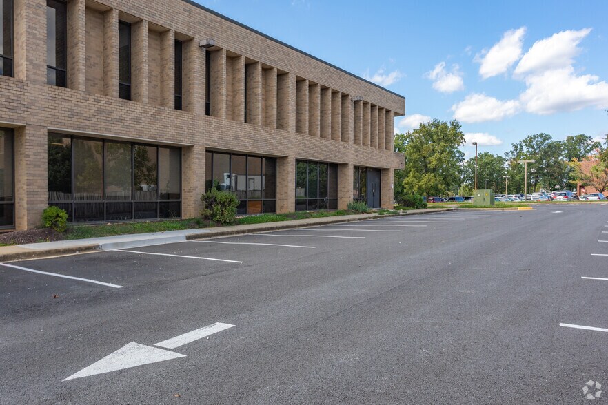More Photos Of 4801 Forbes Blvd, Lanham Office For Sale