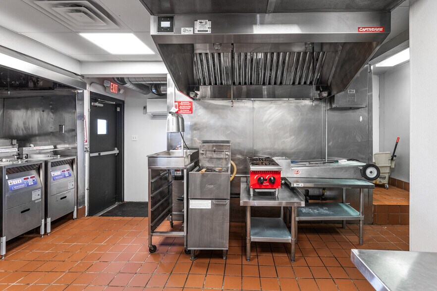 More Photos Of 9750 S Roberts Rd, Palos Hills Freestanding For Sale