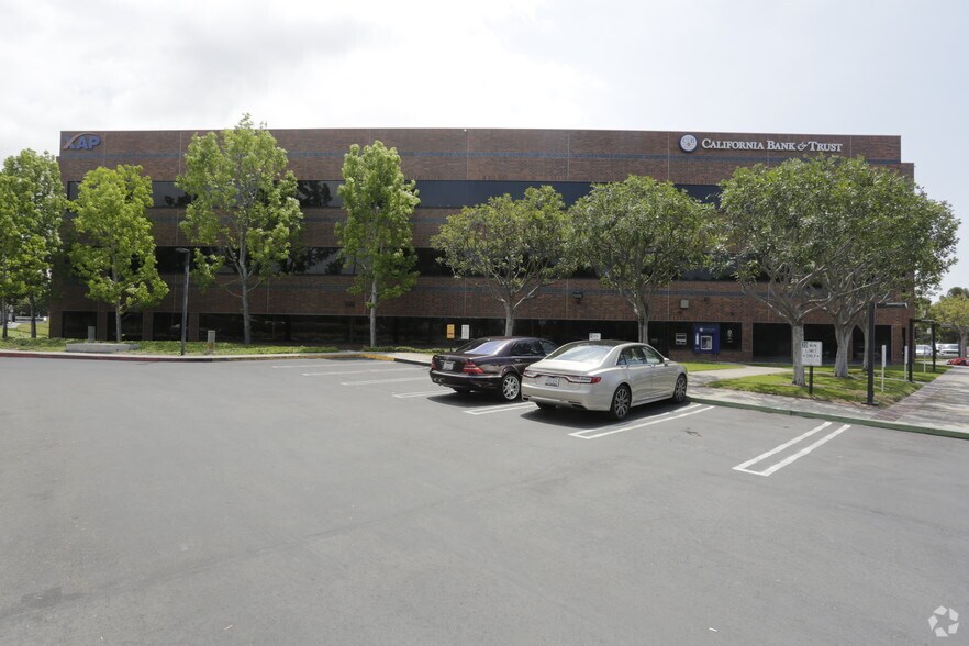 More Photos Of 100 Corporate Pointe, Culver City Office For Lease