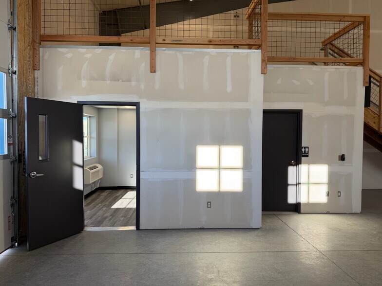 More Photos Of 501 SW Veterans Way, Redmond Industrial For Lease
