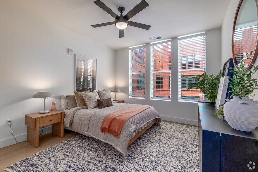 More Photos Of 300 E 36th St, Charlotte Apartments For Lease