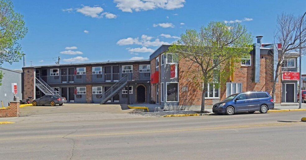 Primary Photo Of 392 Centre St, Drumheller Hotel For Sale