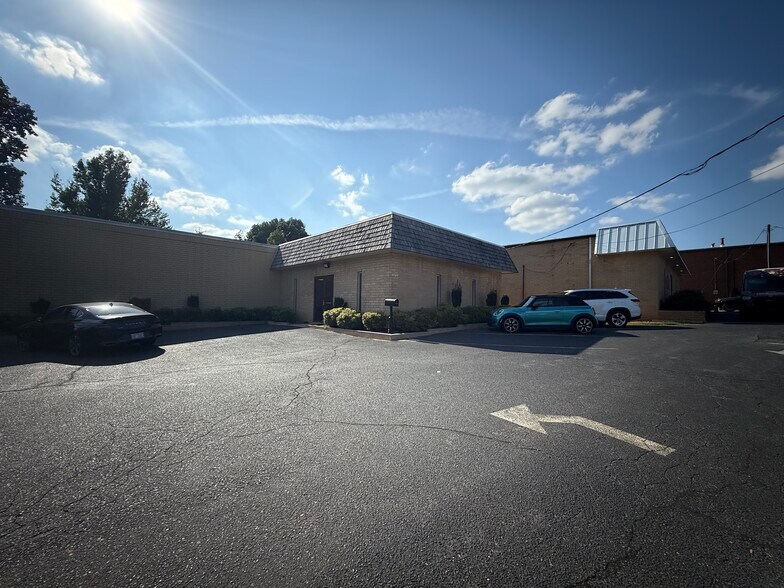 More Photos Of 8700 Monroe Rd, Charlotte Warehouse For Lease