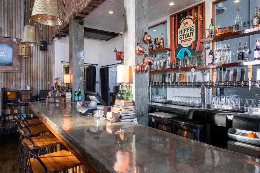 More Photos Of 1700-1712 1/2 W Sunset Blvd, Los Angeles Apartments For Lease