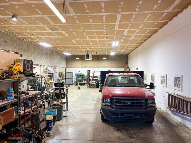 More Photos Of 3061-3069 Lamb Ave, Columbus Warehouse For Lease