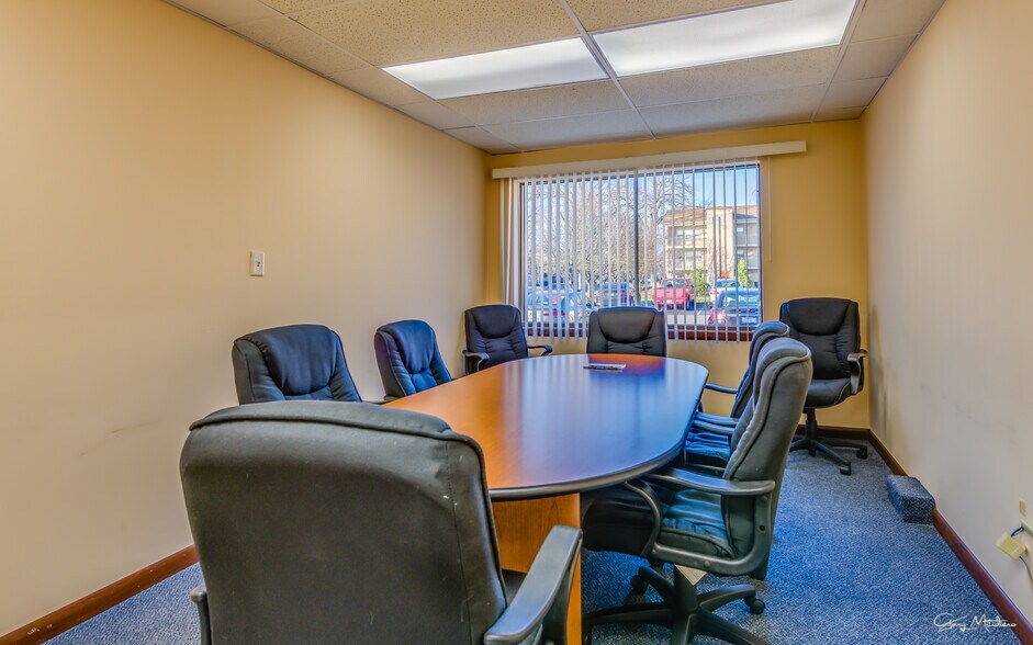 More Photos Of 9757 S Kedzie Ave, Evergreen Park Office For Sale