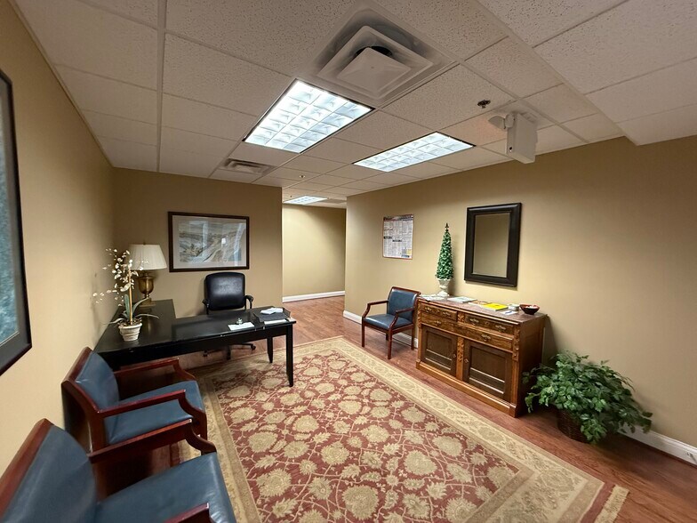 More Photos Of 444 Lewis Hargett Cir, Lexington Office For Sale