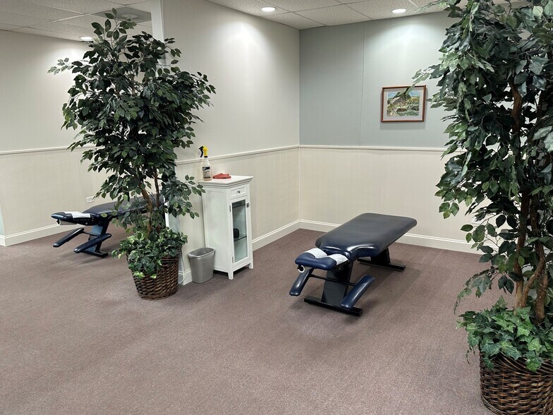 More Photos Of 127 Capista Dr, Shorewood Office For Sale