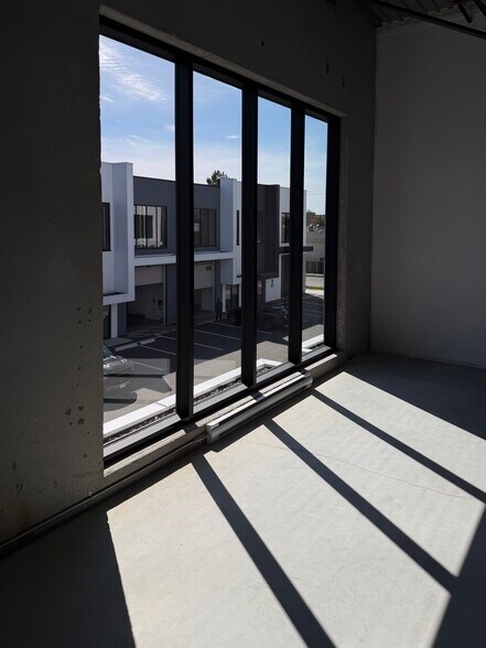 More Photos Of 3642 No. 4 Rd, Richmond Warehouse For Lease
