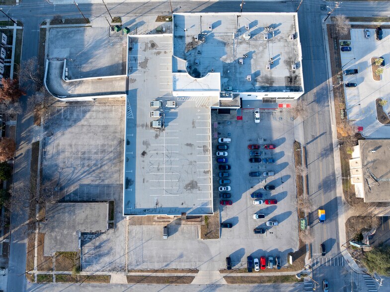 More Photos Of 1123 N Main Ave, San Antonio Medical For Sale