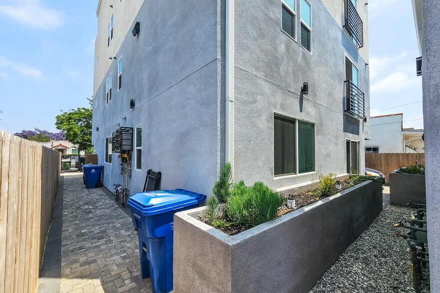 More Photos Of 2223 S Highland Ave, Los Angeles Apartments For Sale