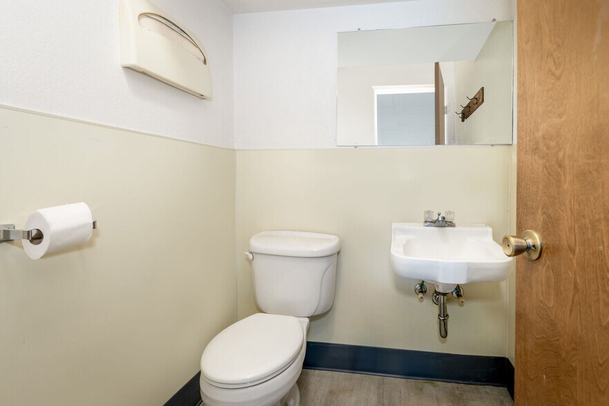 More Photos Of 741-749 Maltman Dr, Grass Valley Office For Sale