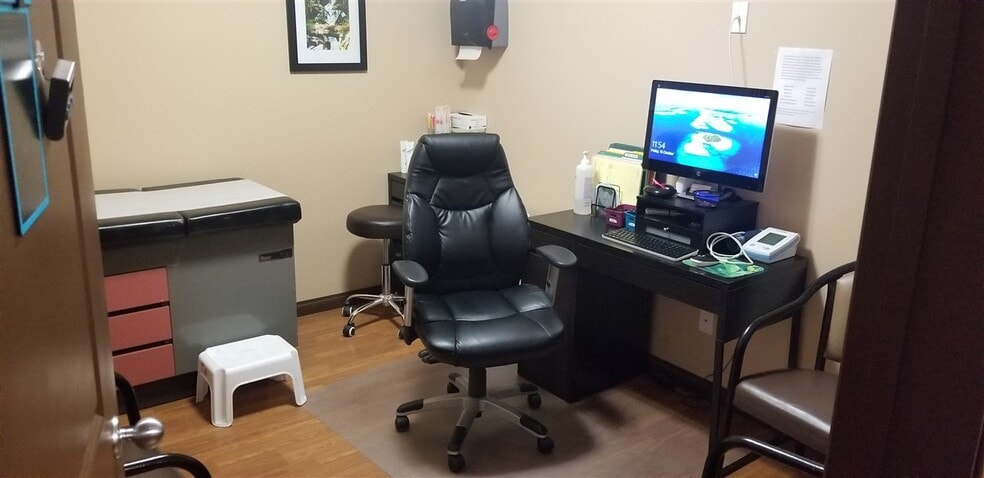 More Photos Of 6201 50th St, Leduc General Retail For Sale