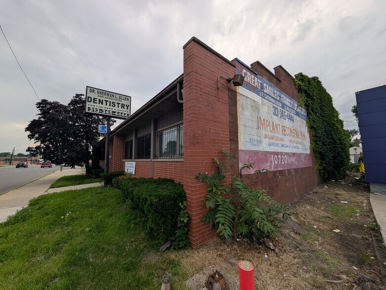 More Photos Of 10720 W 7 Mile Rd, Detroit Office For Sale