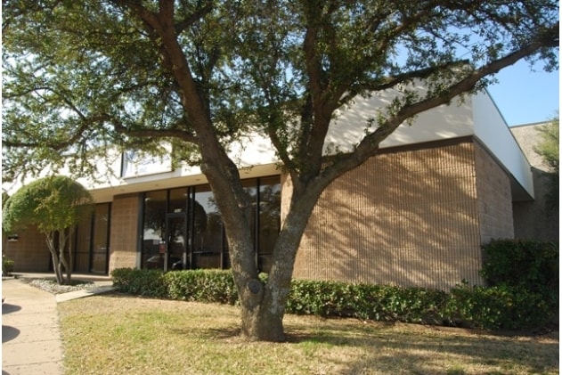 More Photos Of 1925-1939 Westridge Dr, Irving Flex For Lease