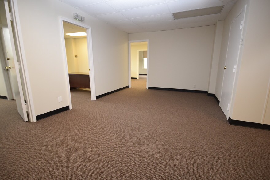 More Photos Of 701 W Broad St, Falls Church Office For Lease