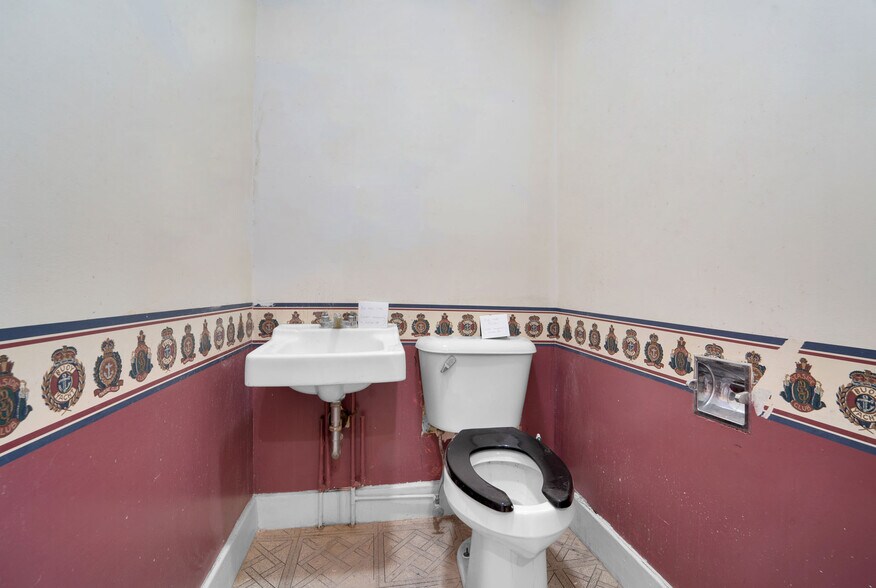 More Photos Of 127 W Main St, Omro Storefront Retail Office For Sale