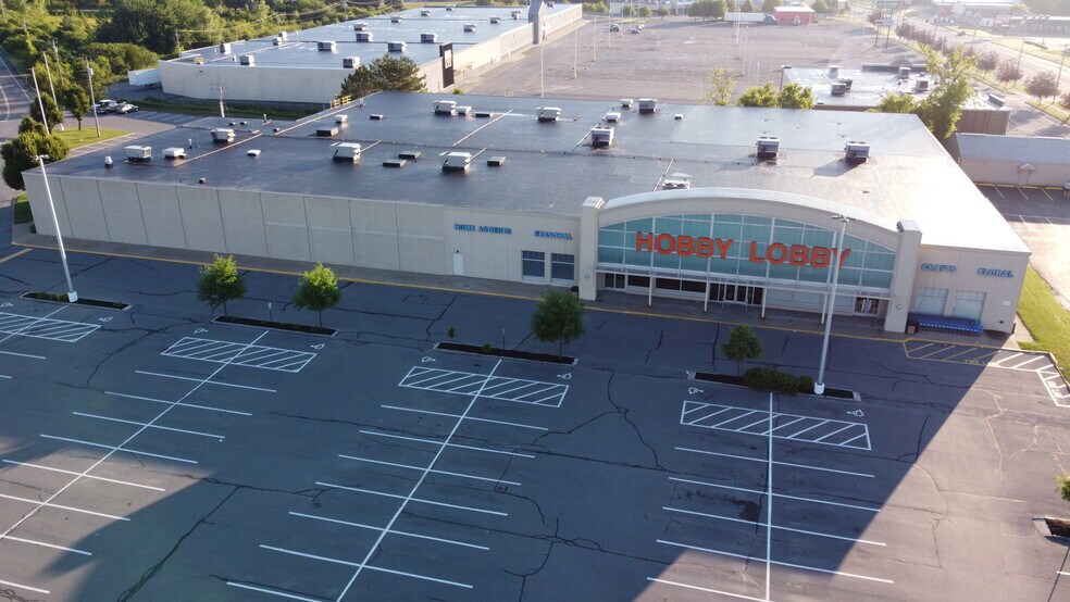 More Photos Of 4571-4605 Commercial Dr, New Hartford Unknown For Lease