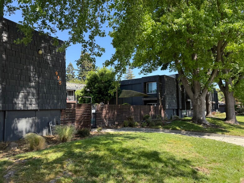 More Photos Of 935 Johnfer Way, Sacramento Apartments For Sale