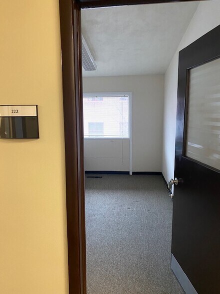 More Photos Of 456 W Frontage Rd, Northfield Office For Sale