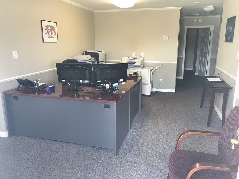 More Photos Of 1334 S Semoran Blvd, Orlando Office For Lease