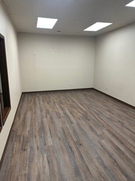 More Photos Of 8318 Gage Blvd, Kennewick Storefront Retail Office For Sale