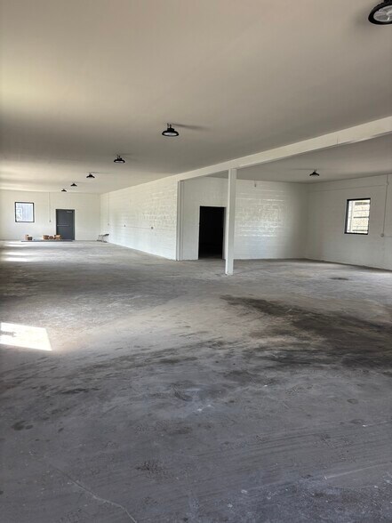 More Photos Of 11980 Alief Clodine Rd, Houston Light Distribution For Sale