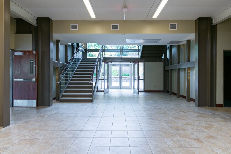 More Photos Of 1632 McCain Ln, Manhattan Sorority Fraternity House For Sale