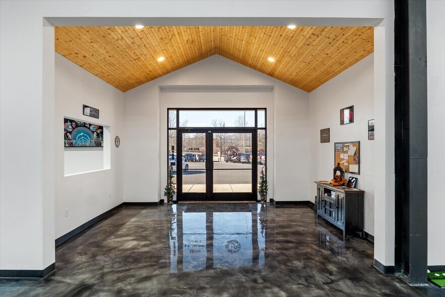 More Photos Of 912 Valley Ridge Rd, Covington General Retail For Sale