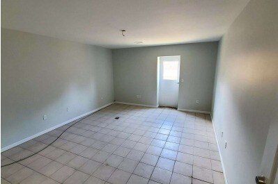 More Photos Of 107 Industrial Ct, Freeport Industrial For Sale